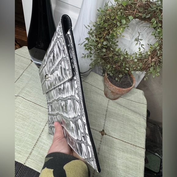 ❌SOLD❌RARE🔥 Alexander McQueen Crocodile Embossed Clutch - Picture 5 of 10